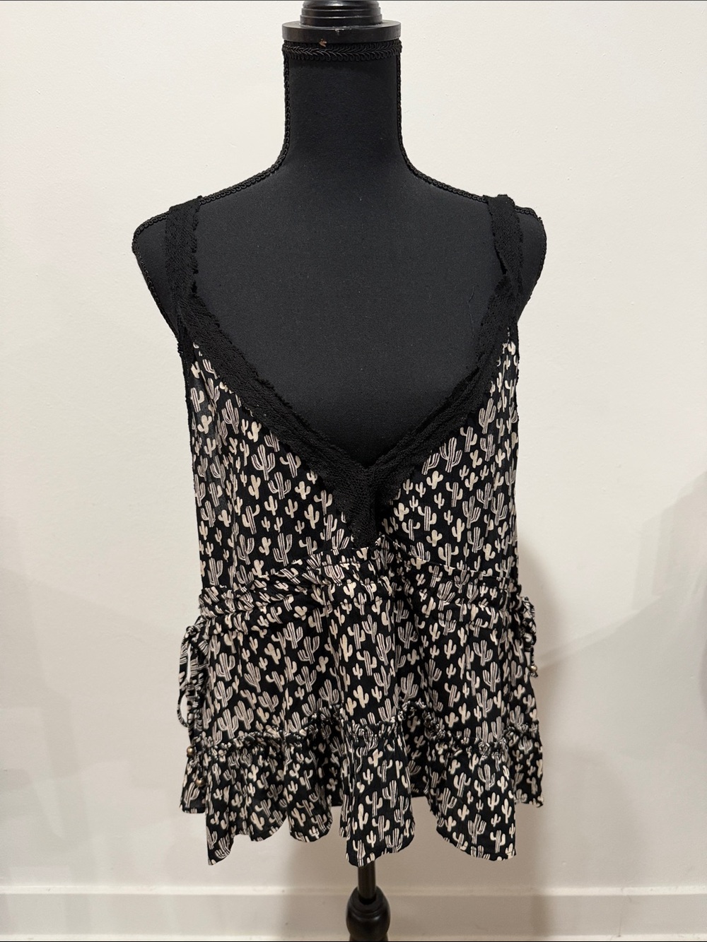 Black Cactus-Print V-Neck Tank Top